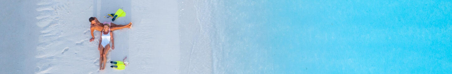 couple at one foot island aitutaki