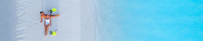 couple at one foot island aitutaki