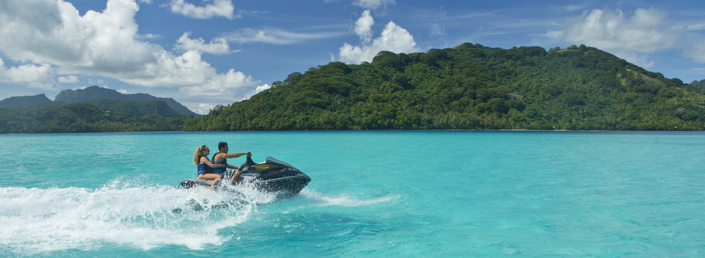 jetski couple in Tahiti