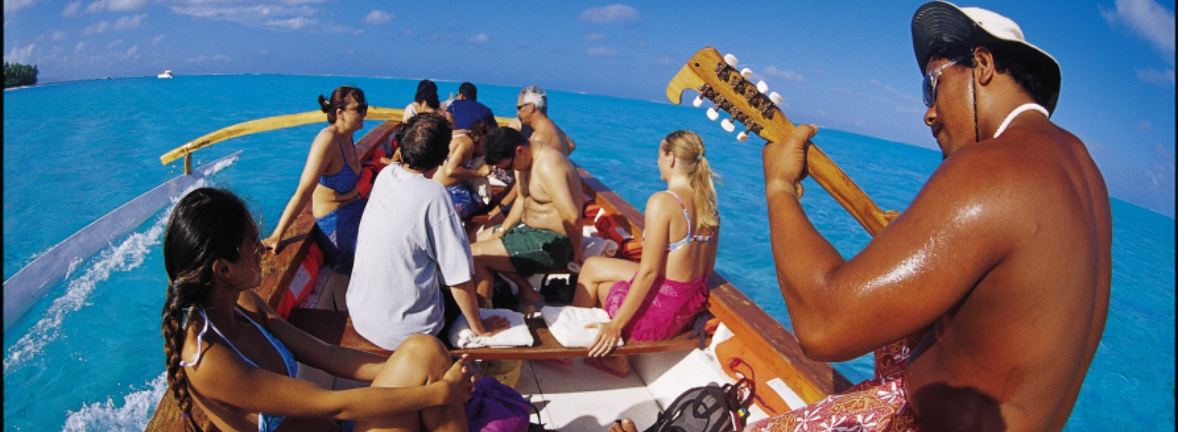 boat tour in Tahiti